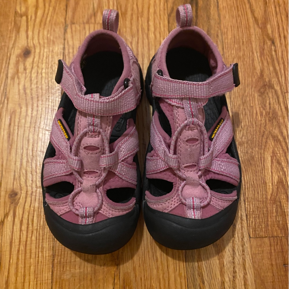 Keen Newport girls pink size 11 waterproof sandal